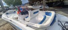 Carica l'immagine nel visualizzatore di Gallery, Ranieri Azzurra Limited Edition motorizzata Evinrude DF40
