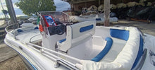 Carica l'immagine nel visualizzatore di Gallery, Ranieri Azzurra Limited Edition motorizzata Evinrude DF40
