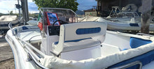 Carica l'immagine nel visualizzatore di Gallery, Ranieri Azzurra Limited Edition motorizzata Evinrude DF40
